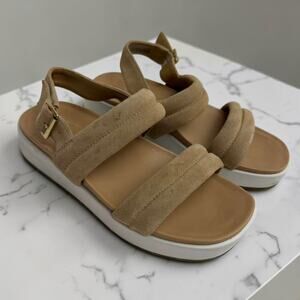 UGG  Lynnden Platform Beige Suede Women´s Sandal Sz 7
